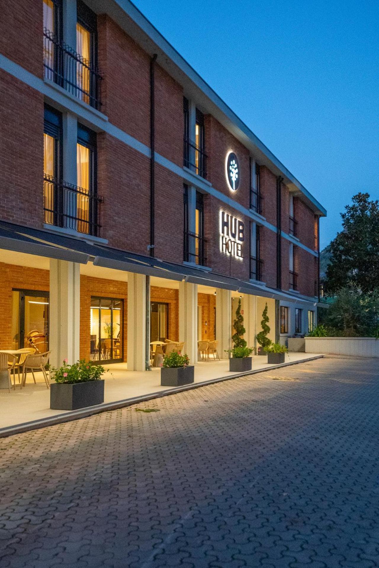 Hub Hotel グッビオ エクステリア 写真